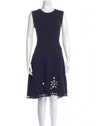 Pre-owned Carolina Herrera Crew Neck Knee-length Dress In Blue