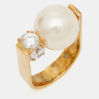 Pre-owned Carolina Herrera Faux Pearl Crystal Gold Tone Ring Size 52