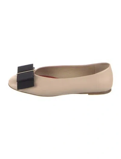 Pre-owned Carolina Herrera Leather Ballet Flats In Neutrals
