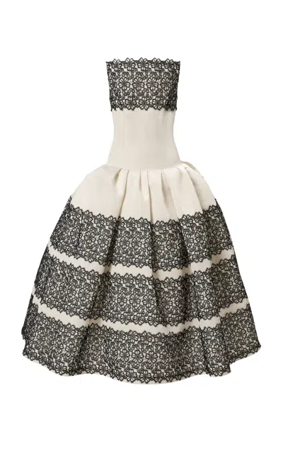 Carolina Herrera Moda Operandi In Multi