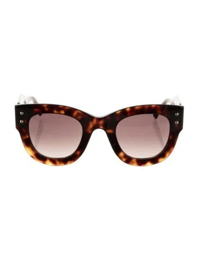 Pre-owned Carolina Herrera Oversize Gradient Sunglasses In Brown