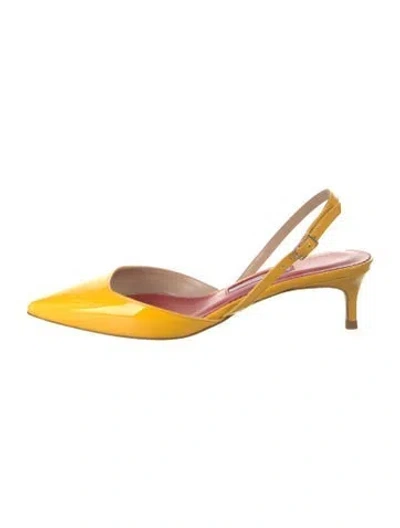 Pre-owned Carolina Herrera Patent Leather Scalloped Accent Slingback Pumps W/ Tags In Yellow