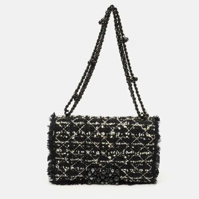 Pre-owned Carolina Herrera Pearl Embellished Chain Black Quilted Tweed Shoulder Bag