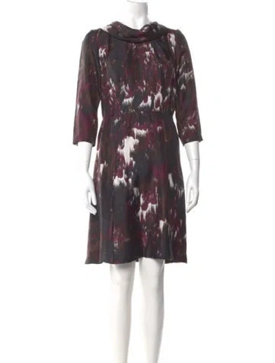 Pre-owned Carolina Herrera Silk Knee-length Dress In Purple