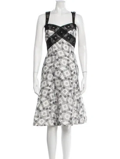 Pre-owned Carolina Herrera Silk Knee-length Dress In White