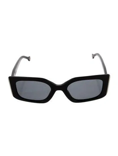 Pre-owned Carolina Herrera Square Tinted Sunglasses In Black