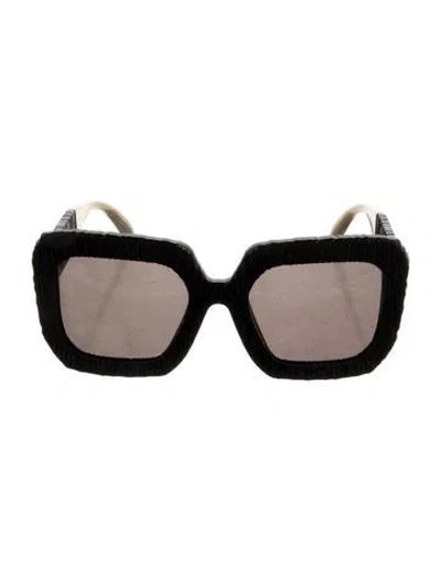 Pre-owned Carolina Herrera Square Tinted Sunglasses In Multi