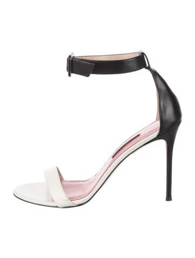Pre-owned Carolina Herrera Suede Pumps In Black