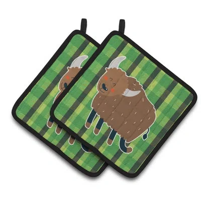 Caroline's Treasures Bull Potholder In Green