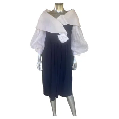 Pre-owned Carolyne Roehm Carolyn Roehm For I Magnin Navy Crepe & White Organza Off Shoulder Dress Size 16