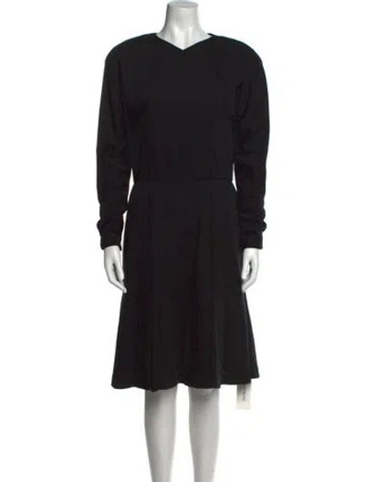 Pre-owned Carolyne Roehm V-neck Knee-length Dress In Black