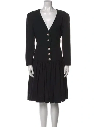 Pre-owned Carolyne Roehm V-neck Knee-length Dress In Black