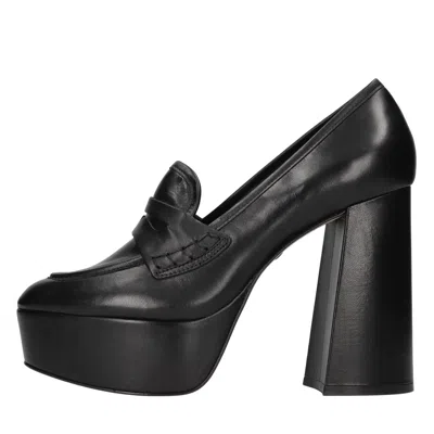 Carrano Flat Shoes In Black