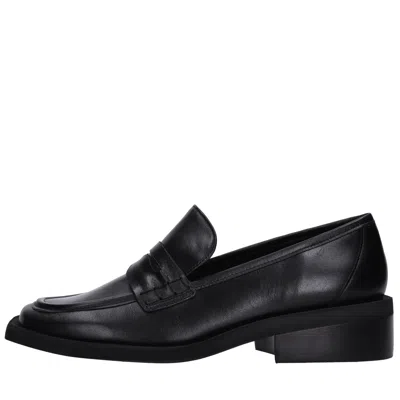 Carrano Flat Shoes In Black