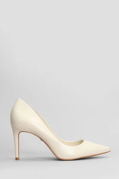 Carrano Pumps In White