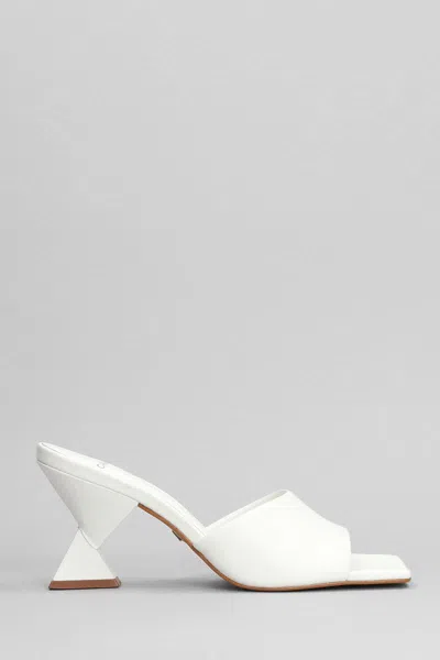 Carrano Slipper-mule In White