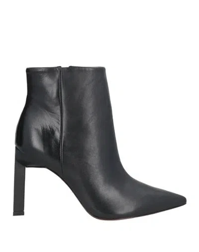 Carrano Woman Ankle Boots Black Size 6 Leather
