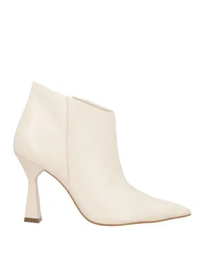 Carrano Woman Ankle Boots Cream Size 9 Leather In White