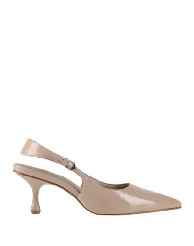 Carrano Woman Pumps Sand Size 6 Leather In Nude