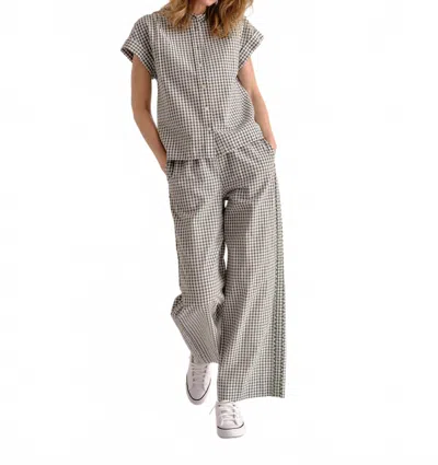 Cartolina Nantucket Margo Short Sleeve Shirt In Moss In Gray