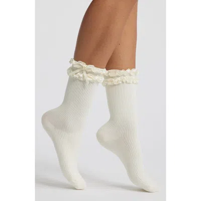 Casa Clara Alila Ruffle Ankle Socks In White