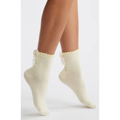 Casa Clara Lila Bow Quarter Socks In Neutral
