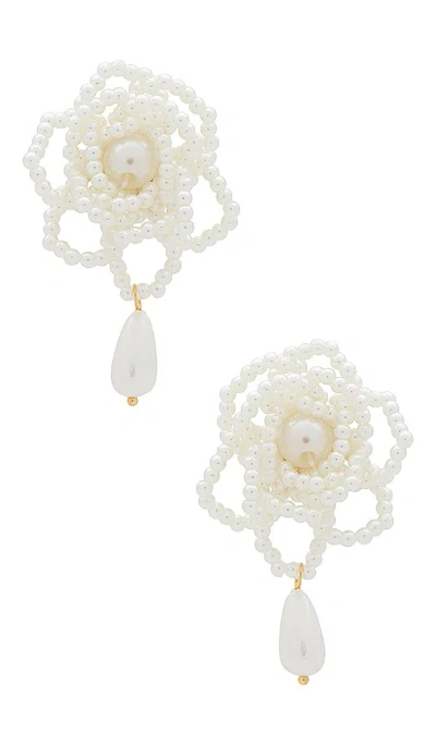 Casa Clara Liv Earrings In 珍珠