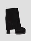 Casadei Ribbed-panel Suede Boots In Schwarz