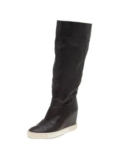 Pre-owned Casadei Round-toe Boots In Black