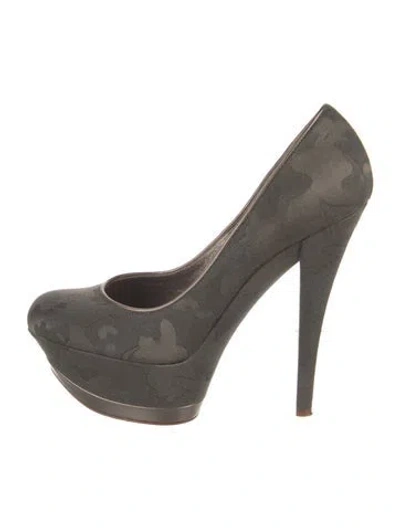 Pre-owned Casadei Suede Pumps In Gray