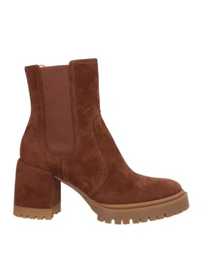 Casadei Woman Ankle Boots Brown Size 8 Leather