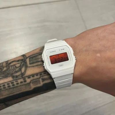Pre-owned Casio F-91w White & Red