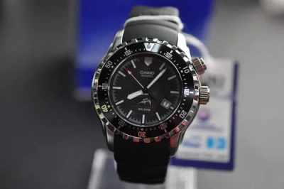 Pre-owned Casio Mdv-102-1av Black Casual Sports Watch With Analog Dial Code And Resin Band