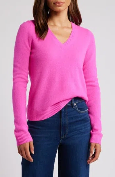 Caslon ® Cashmere V-neck Sweater In Pink Raspberry