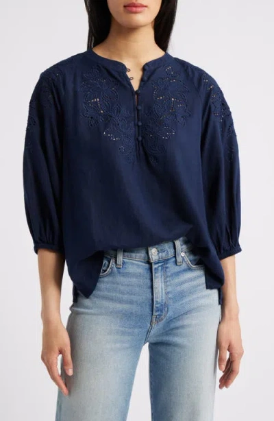 Caslonr Caslon(r) Embroidered Cutwork Split Neck Linen Blend Popover Top In Navy Blazer