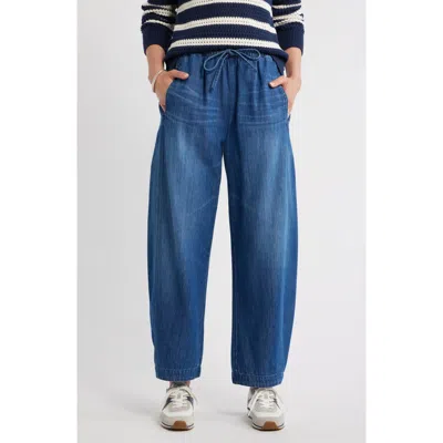 Caslonr Caslon(r) Pull-on Chambray Ankle Barrel Leg Pants In Medium Wash
