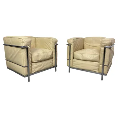 Pre-owned Cassina White Leather Club Chairs Lc2 By Le Corbusier For