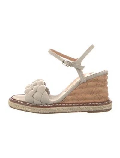 Pre-owned Castaã±er Canvas Espadrilles In Neutral