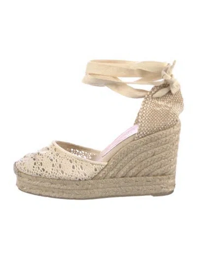 Pre-owned Castaã±er Canvas Lace Pattern Pumps In Neutrals