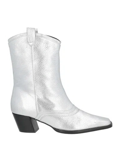 Castaã±er Castañer Woman Ankle Boots Silver Size 7.5 Leather