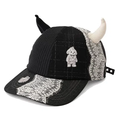 Castaneda Women's  Black & White Cap Monstre