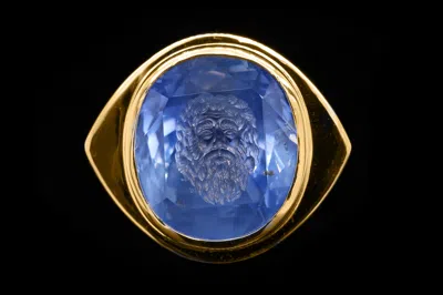 Pre-owned Castellani Gia 20.64ct Sapphire Hand Carved Neptune Intaglio 18kt Ring In Blue