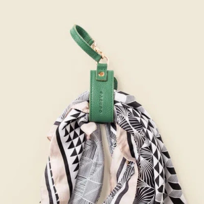 Casupo Leather Scarf Holder In Green