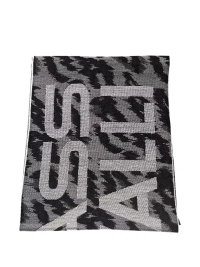Cavalli Class 애니멀리어 프린트 로고 자카드 스카프 In 블랙