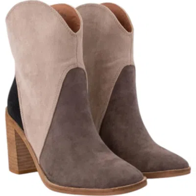 Ccocci Women's Kendall Boots In Natural/black