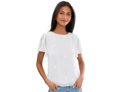 Cece 3d Flower Applique Crew Neck Top In White