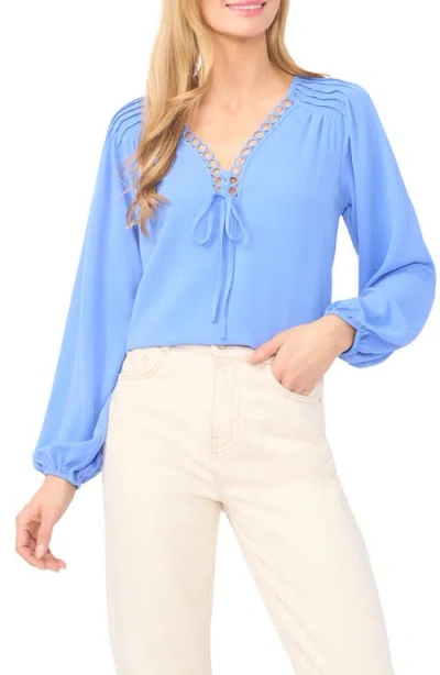 Cece Circle Trim Pintuck Top In Blue