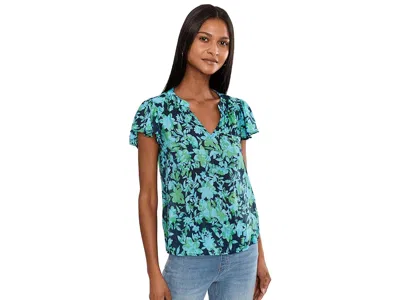 Cece Floral Flutter Sleeve Top In Blue