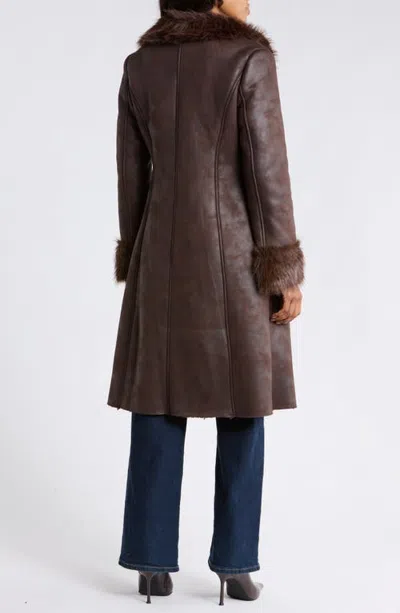 Cece Notch Collar Faux Shearling Coat In Chocolate