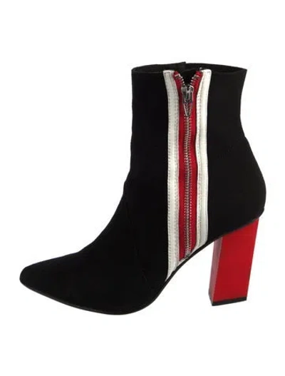 Pre-owned Cecelia Suede Boots In Black